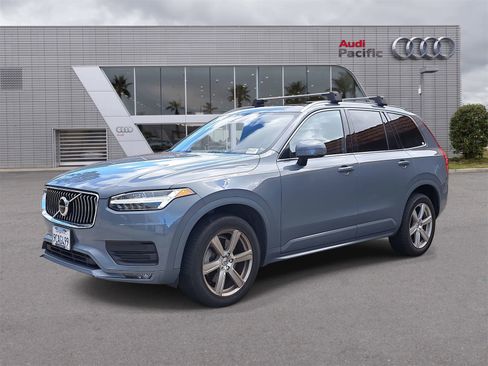 Used 2022 Volvo XC90 T5 Momentum image 1