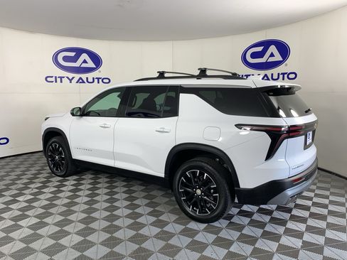 Used 2026 Chevrolet Traverse LT w/ Sun and Wheel Package FWD image 5