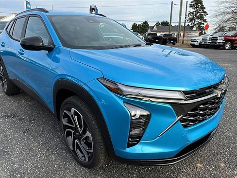 New 2026 Chevrolet Trax RS w/ Sunroof Package image 3