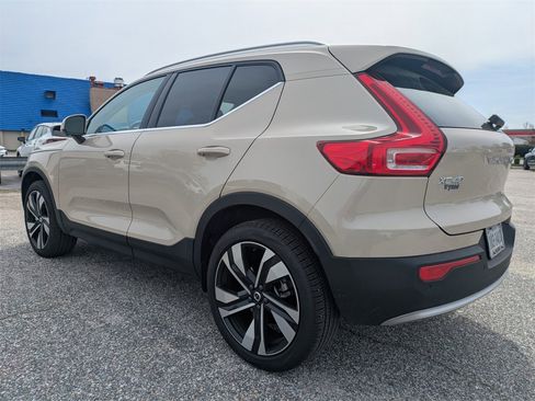 New 2025 Volvo XC40 B5 Plus w/ Climate Package image 6