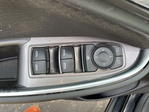 Used 2016 Chevrolet Malibu LT image 3