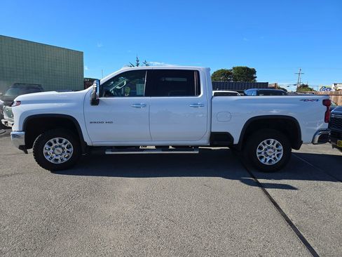Used 2024 Chevrolet Silverado 2500 LTZ image 32