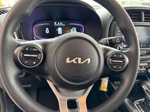 Used 2025 Kia Soul LX w/ LX Technology Package FWD image 28