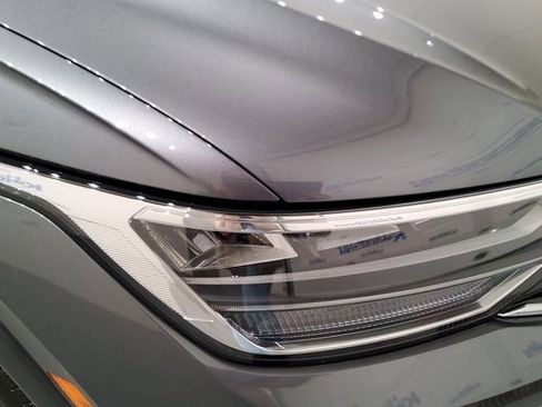 Used 2024 Volkswagen Tiguan SE R-Line image 8