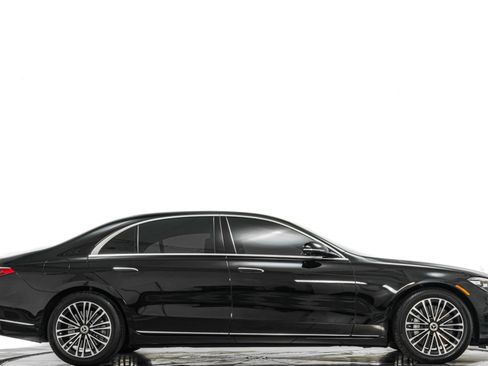 Used 2025 Mercedes-Benz S 580e 4MATIC Sedan image 2