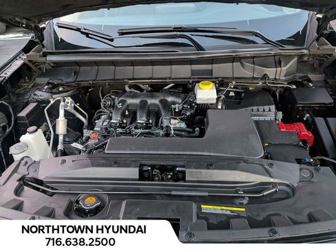 Used 2025 Nissan Pathfinder SV image 37