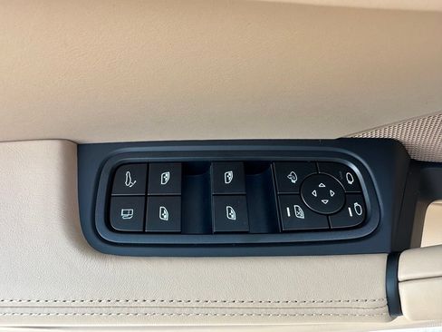 Used 2026 Porsche Cayenne E-Hybrid AWD/4WD image 18