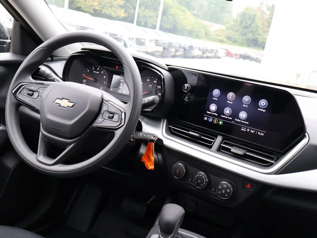 New 2026 Chevrolet Trax LS w/ LS Convenience Package FWD image 24