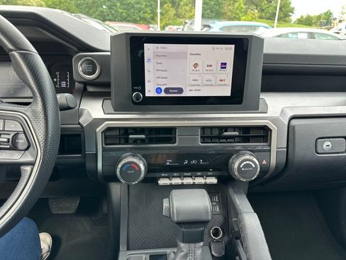Used 2025 Toyota 4Runner SR5 AWD/4WD image 13