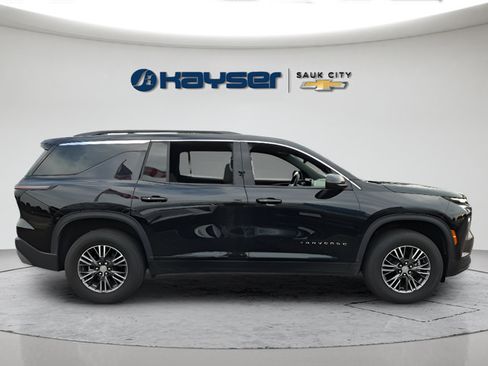 Used 2026 Chevrolet Traverse LT FWD image 8