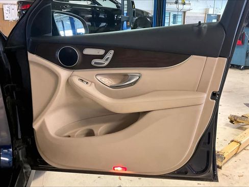 Used 2019 Mercedes-Benz GLC 300 image 21