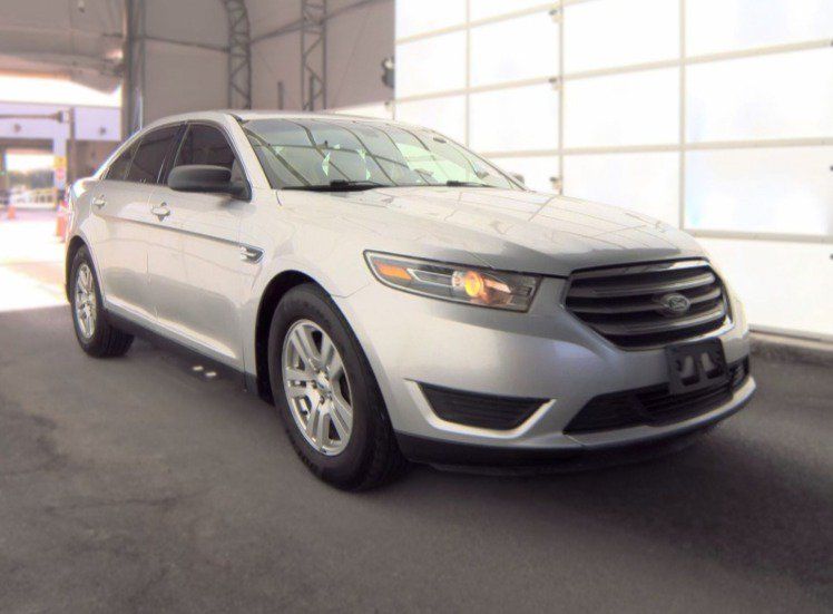 Used 2018 Ford Taurus SE FWD image 4