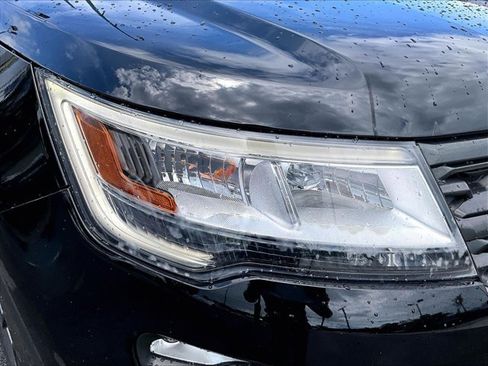 Used 2018 Ford Explorer XLT w/ Equipment Group 202A image 29