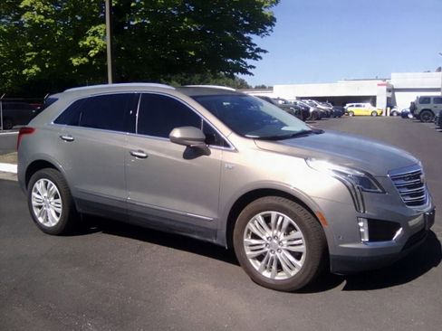 Used 2019 Cadillac XT5 Premium Luxury w/ Driver Assist Package FWD image 1