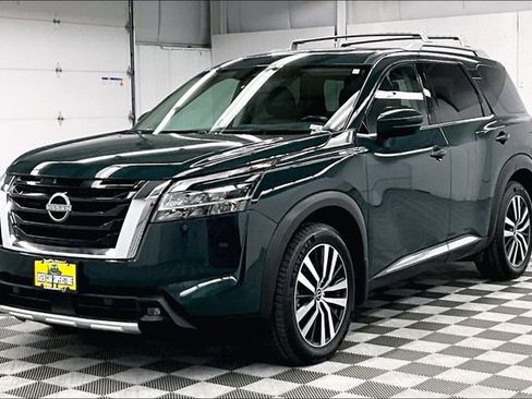 Used 2023 Nissan Pathfinder Platinum w/ Cargo Package AWD/4WD image 12