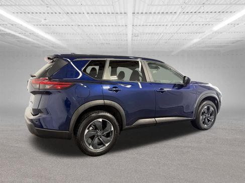 Used 2024 Nissan Rogue SV AWD/4WD image 6