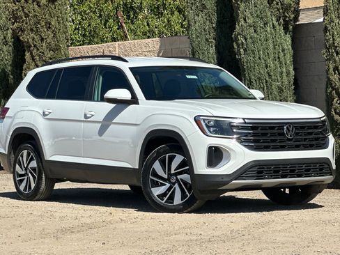 Certified 2024 Volkswagen Atlas SE image 2