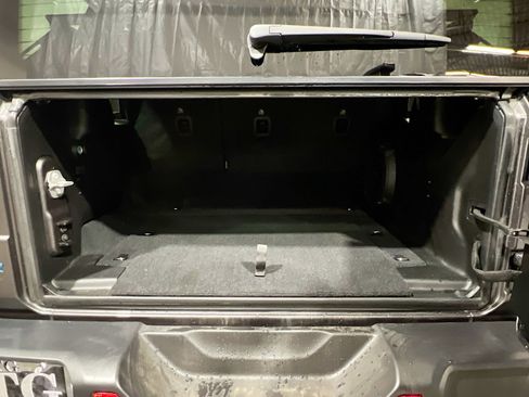 Used 2024 Jeep Wrangler Sport S w/ Technology Group image 18