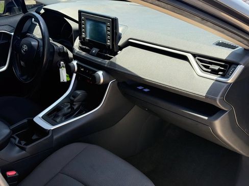 Used 2019 Toyota RAV4 LE FWD image 23