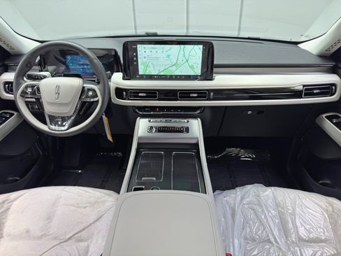 Used 2026 Lincoln Aviator AWD image 13