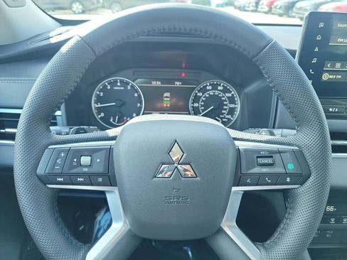 New 2026 Mitsubishi Outlander SE FWD image 24