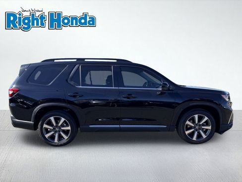 Certified 2025 Honda Pilot Touring image 9