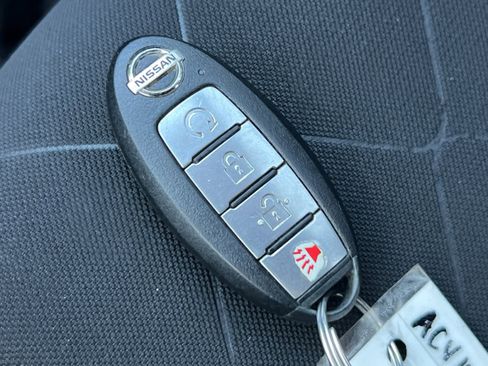 Used 2019 Nissan Kicks SV image 28