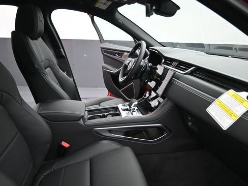 New 2026 Jaguar F-PACE R-Dynamic S image 10
