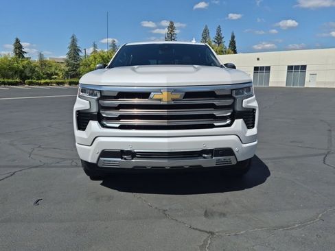 Used 2022 Chevrolet Silverado 1500 High Country w/ Z71 Off-Road Package AWD/4WD image 2