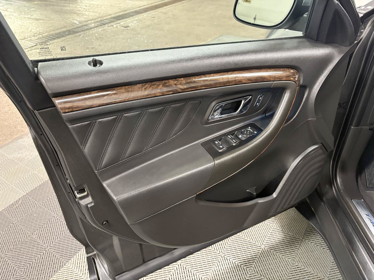 Used 2019 Ford Taurus Limited AWD/4WD image 21