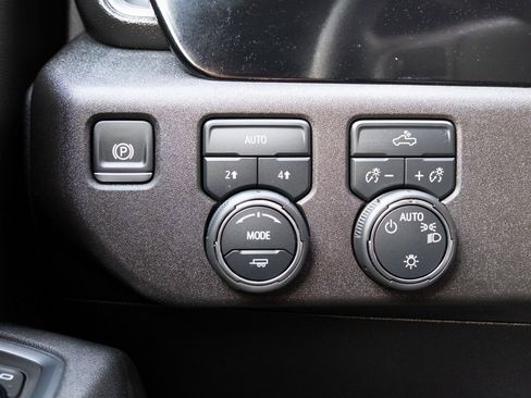 Used 2025 Chevrolet Silverado 1500 LT AWD/4WD image 10