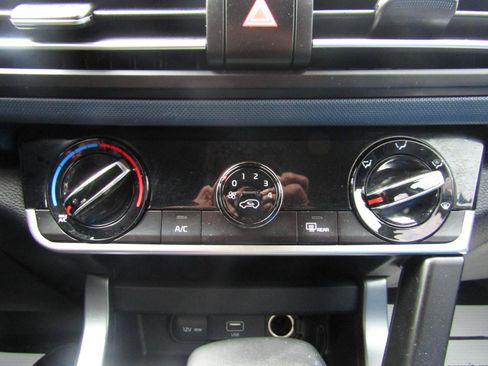Used 2021 Kia Seltos S FWD image 16