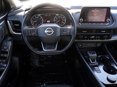 Used 2025 Nissan Rogue SV AWD/4WD image 15
