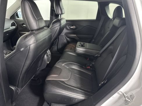 Used 2022 Jeep Cherokee Limited image 7