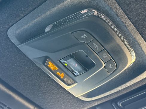 Certified 2025 Toyota Corolla Cross SE image 25