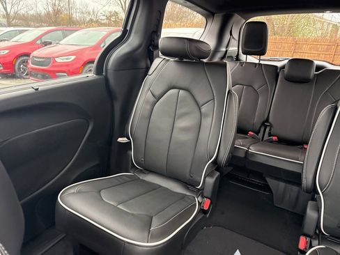 New 2026 Chrysler Pacifica Limited AWD/4WD image 14