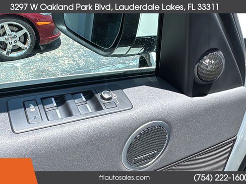 Used 2017 Land Rover Discovery HSE AWD/4WD image 17