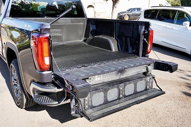 Used 2025 GMC Sierra 1500 SLT AWD/4WD image 22