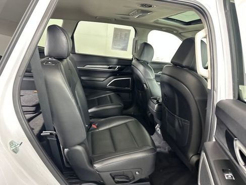 Used 2022 Kia Telluride S image 27