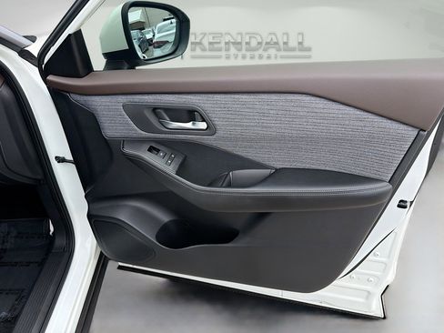 Used 2023 Nissan Rogue SV FWD image 31
