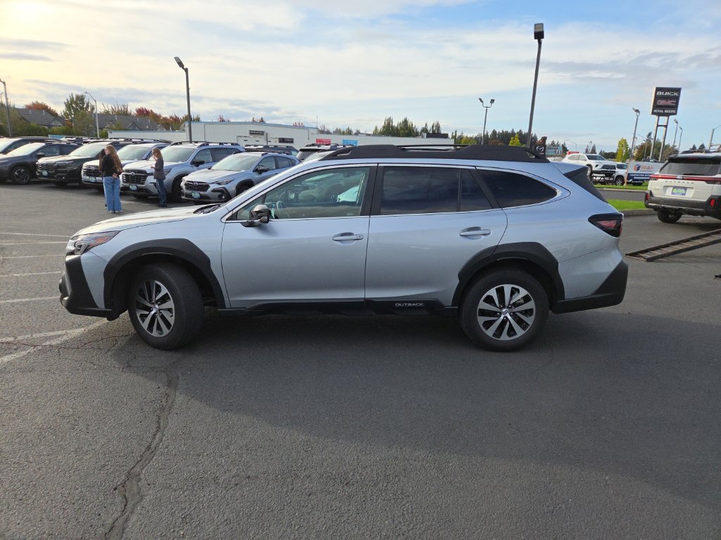 Used 2025 Subaru Outback Premium AWD/4WD image 4