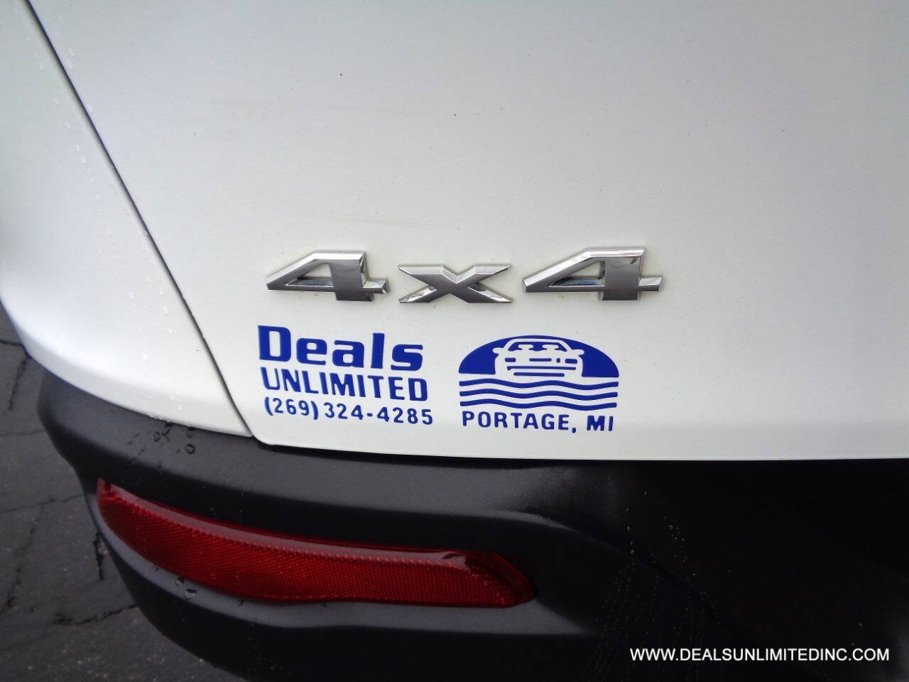 Used 2017 Jeep Cherokee Limited AWD/4WD image 7