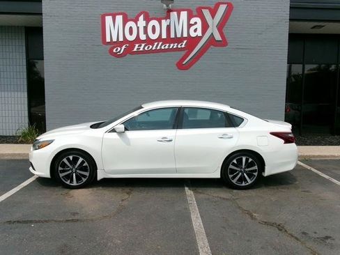 Used 2017 Nissan Altima 2.5 SR FWD image 1