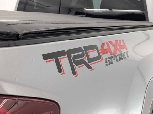 Used 2019 Toyota Tacoma TRD Sport image 14