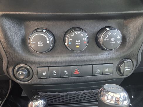 Used 2017 Jeep Wrangler Unlimited Rubicon AWD/4WD image 25