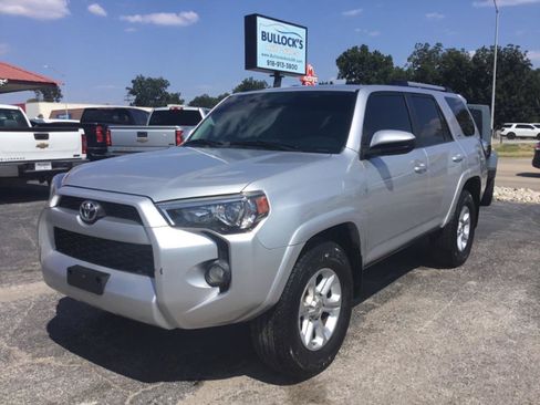 Used 2019 Toyota 4Runner SR5 AWD/4WD image 2