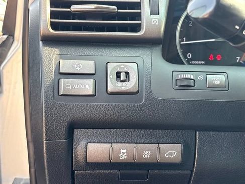 Used 2011 Lexus LX 570 4WD image 19