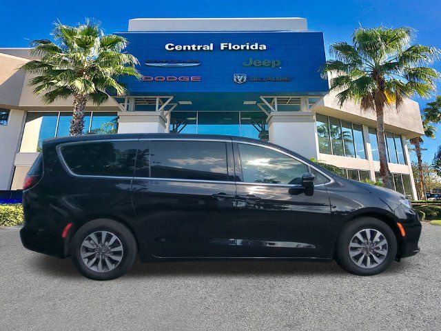 Certified 2025 Chrysler Pacifica Select FWD image 4