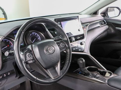 Used 2024 Toyota Camry SE w/ Cold Weather Package FWD image 22