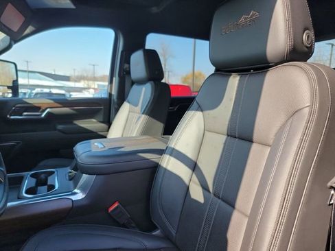 Used 2024 Chevrolet Silverado 2500 High Country w/ High Country Premium Package image 18